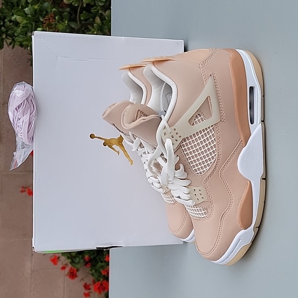 Air Jordan 4 retro, size 7 Womens - Picture 2 of 4